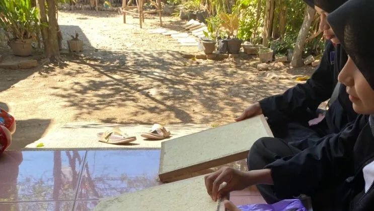 C:\Users\ASUS\AppData\Local\Packages\5319275A.WhatsAppDesktop_cv1g1gvanyjgm\TempState\FE27F92B1E3F4997567807F38D567A35\WhatsApp Image 2024-08-16 at 19.48.06_54938cc3.jpg