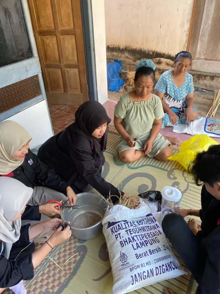 C:\Users\ASUS\AppData\Local\Packages\5319275A.WhatsAppDesktop_cv1g1gvanyjgm\TempState\5A751D6A0B6EF05CFE51B86E5D1458E6\WhatsApp Image 2024-08-16 at 19.48.12_6293968b.jpg