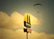 Pengaruh Bundling Mainan terhadap Penjualan Makanan Cepat Saji : Happy Meal McD