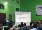 Mahasiswa KKN UNDIP Melakukan Sosialisasi Pengelolaan Persampahan yaitu Prosedur Pendaftaran Pelayanan Persampahan Kepada Warga Desa Katekan