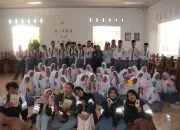 LET’S TALK! Program Mahasiswi KKN Tim 118 Undip Ini Menjadikan Kegiatan Belajar Bahasa Inggris ini menjadi Interaktif dan Komunikatif!