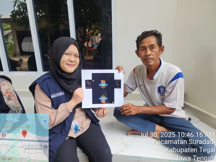 A person and person holding a pictureAI-generated content may be incorrect.