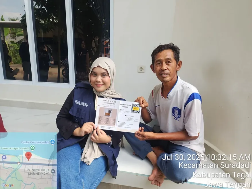 A person and person holding a piece of paperAI-generated content may be incorrect.