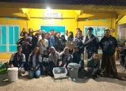 Dukung Pengelolaan Sampah Mandiri, Mahasiswa KKN-T UNDIP Ajak Pemuda Kalikesek Membuat Komposter Takakura