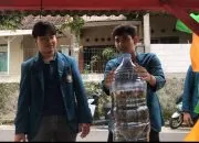 Dukung Pengolahan Sampah Pangan Rumah Tangga, Mahasiswa KKN-T IDBU Tim 85 Universitas Diponegoro Perkenalkan Komposter Galon Tumpuk