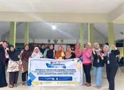 Mahasiswa PMM UMM Hadirkan Kegiatan Meronce sebagai Physioart Therapy bagi Lansia di Desa Kedungsalam, Kabupaten Malang