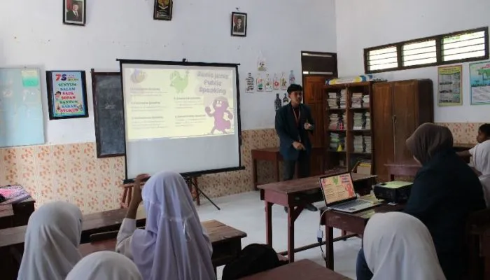 Kelompok 49 MMD UB Gelar Pelatihan Public Speaking dan Belajar Karya Sastra Puisi Guna Mengasah Kepercayaan Diri Anak di SDN 2 Brubuh