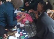 Kenalkan Kerajinan Ramah Lingkungan, Mahasiswa Undip Latih Disabilitas Sambiroto Semarang Olah Kain Perca dengan Media Water Soluble