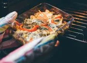 Bahaya Memanaskan Makanan Berulang Kali: Jenis Makanan dan Cara Aman Menyimpannya