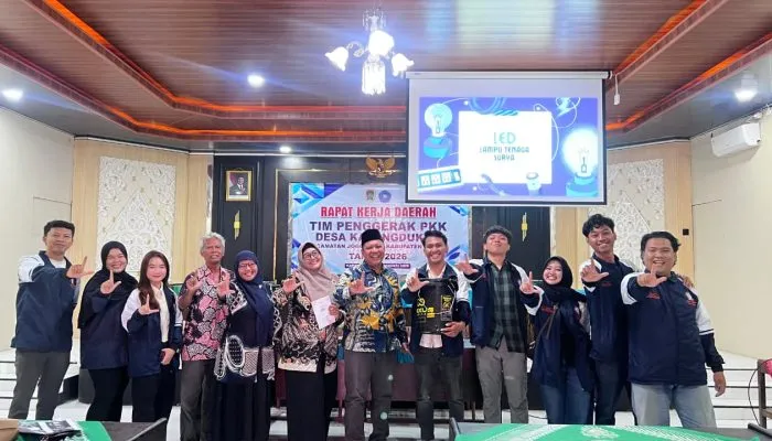 Mahasiswa KKN Universitas Diponegoro Hadirkan Inovasi Teknologi, Sosialisasikan Pembuatan Tempat Sampah Otomatis di Desa Karangdukuh