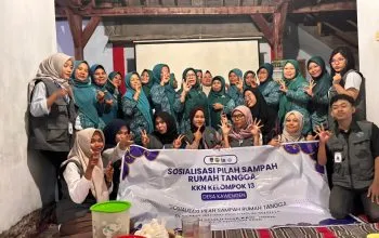 Tingkatkan Kesadaran Lingkungan, KKN UPGRIS Kelompok 13 Edukasi Ibu-ibu PKK Desa Kawengen Pilah Sampah