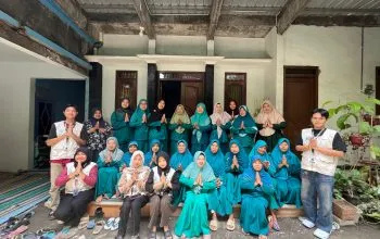 Ubah Limbah Jadi Rupiah, Mahasiswa KKN UPGRIS Kelompok 32 Latih Ibu-Ibu PKK Penggaron Kidul Olah Sampah