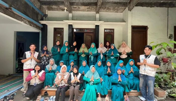 Ubah Limbah Jadi Rupiah, Mahasiswa KKN UPGRIS Kelompok 32 Latih Ibu-Ibu PKK Penggaron Kidul Olah Sampah