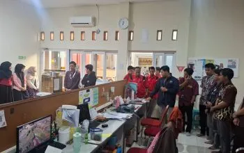 Mahasiswa KKN UPGRIS Edukasi Bahaya Computer Vision Syndrome kepada Karyawan PT. Wadja Karya Dunia Pati