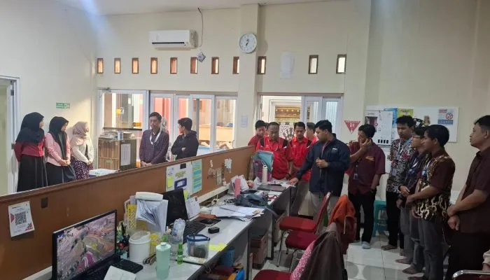 Mahasiswa KKN UPGRIS Edukasi Bahaya Computer Vision Syndrome kepada Karyawan PT. Wadja Karya Dunia Pati