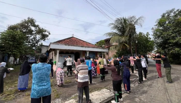 Tingkatkan Kualitas Hidup Lansia, Mahasiswa KKN-T Undip dan Kader Posyandu Gelar Aksi Sehat di Desa Mranggen