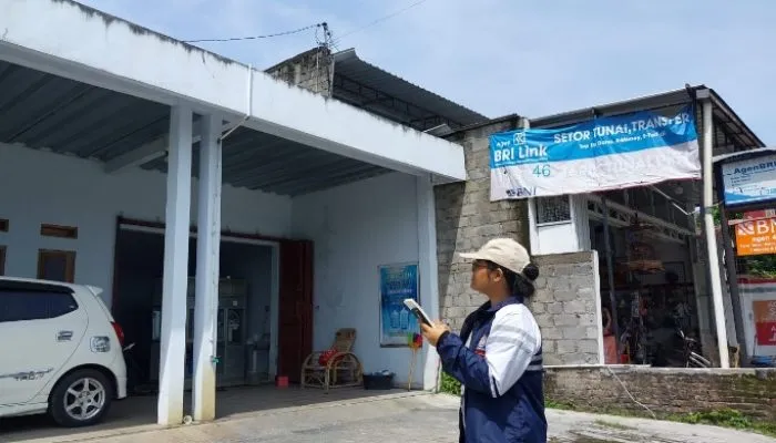 Mahasiswa KKN UNDIP Susun Peta Nomor Rumah Warga RT 12 RW 5 Desa Tambakan