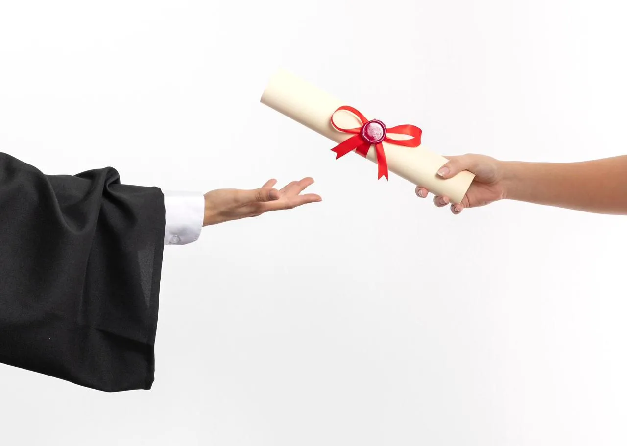 Ilustrasi Investasi Pendidikan (Sumber : https://idn.freepik.com)
