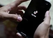 Scroll TikTok Sebentar, Bumi Menanggung Lama: Jejak Karbon Tersembunyi di Balik Layar Kita