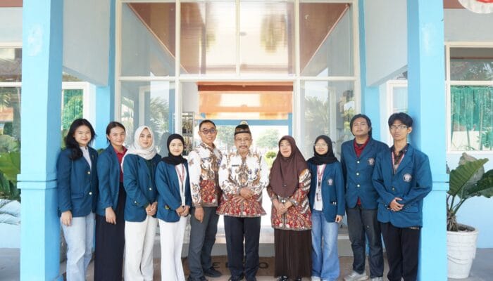 MAHASISWA KKN UNDIP GELAR PROGRAM LINTAS BIDANG DI SMPN 8 BATANG GUNA TINGKATKAN KAPASITAS SDM REMAJA DESA KECEPAK