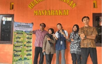 Mahasiswa KKN Universitas Diponegoro Hadirkan Media Informasi Pelayanan Administrasi bagi Masyarakat Desa Kalisalak