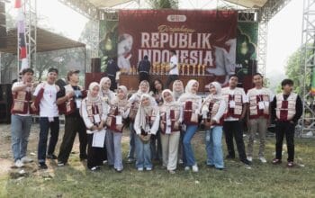 Mahasiswa KKN UPGRIS Sukseskan Semarak HUT Ke-81 RI di Desa Gondoriyo Melalui Sholawatan dan Karnaval Budaya
