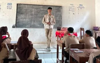 KKN Upgris Berdampak: Edukasi Literasi Digital, Mahasiswa UPGRIS Ajak Siswa MTs Falahul Huda Bijak Bermedia Sosial Melalui Kuis Interaktif