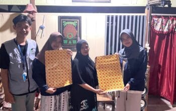 Mahasiswa KKN UPGRIS Berdayakan UMKM Desa Kemiri Lewat Inovasi Branding Kemasan melalui Pencetakan dan Pendesainan Stiker serta Titik Google Maps