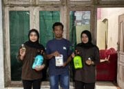 Mahasiswa KKN UNDIP Dampingi Penerapan Cairan Pengurang Aroma Kotoran di Kandang Warga