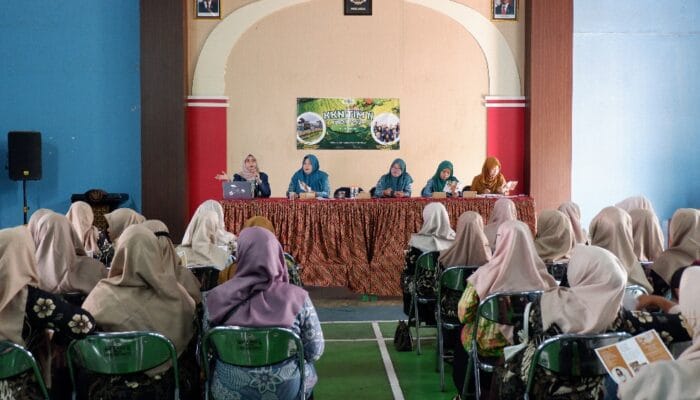 Merapikan Rumah, Menata Hati: Mahasiswa KKN UNDIP Kenalkan Metode KonMari, Seni Menata Rumah ala Jepang kepada Ibu-Ibu PKK Desa Jirapan