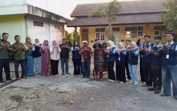 Inovasi Sederhana Untuk Desa: KKN MIT 22 UIN Walisongo Posko 180 Gelar Demonstrasi Dan Penyerahan Rocket Stove Untuk Desa Johorejo